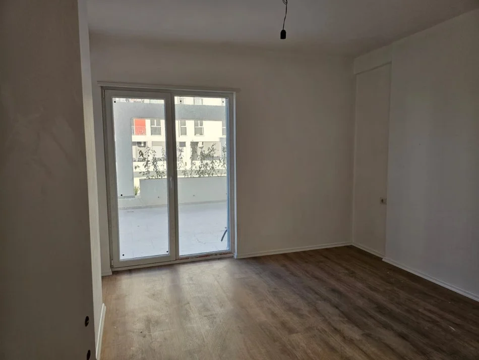 Tirane, shitet apartament 2+1 Kati 0, 131 m² 127.000 € (univers city)