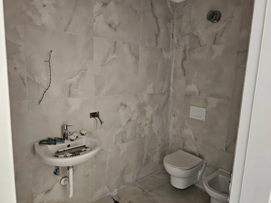 Tirane, shitet apartament 2+1 Kati 0, 131 m² 127.000 € (univers city)