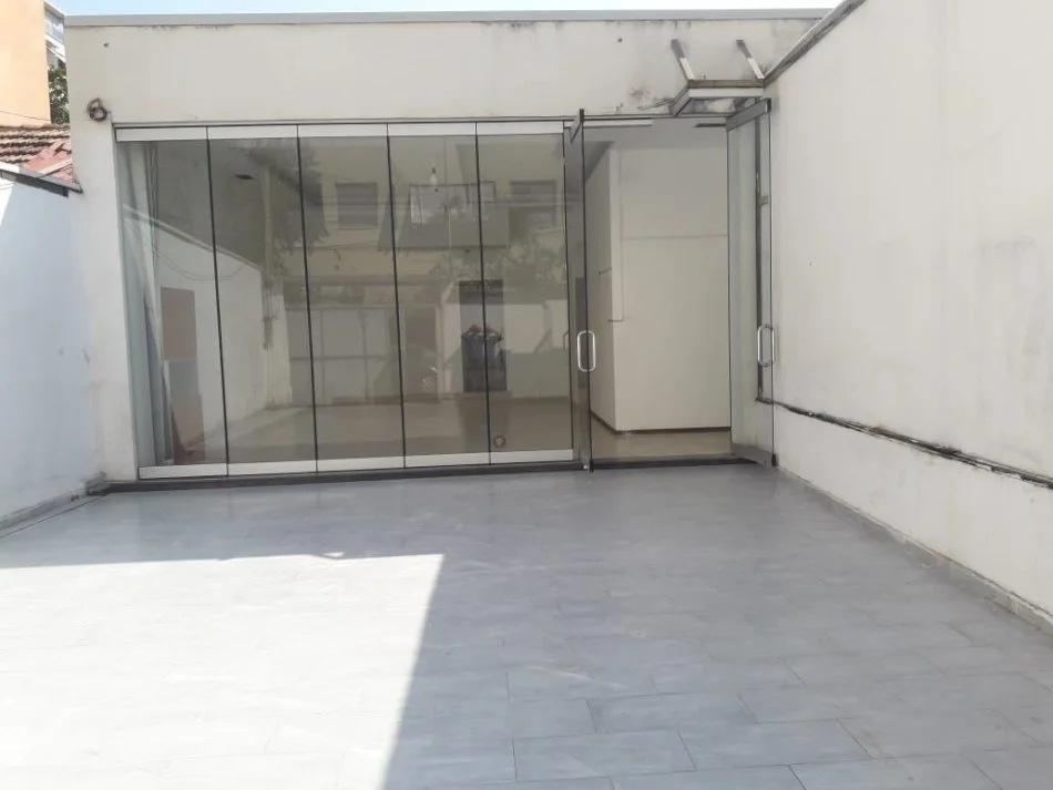 Tirane, jepet me qera ambjent biznesi Kati 0, 230 m² 1.000 € (mine peza)