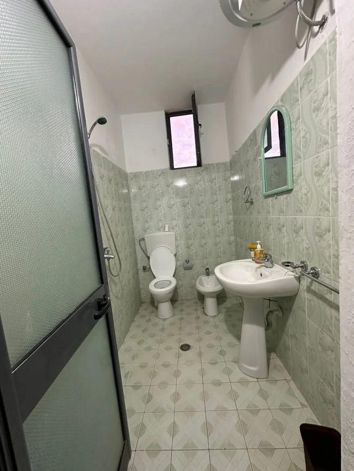 Durres, shitet apartament 1+1+Ballkon Kati 2, 54 m² 50.000 € (Golem)