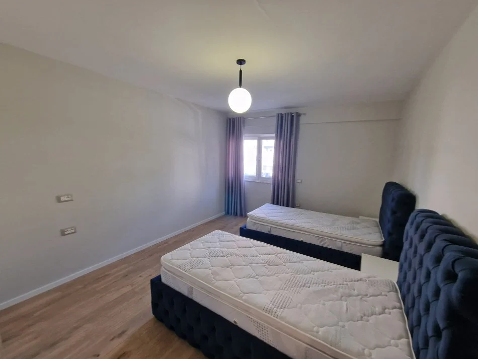 Durres, shitet apartament 2+1+Aneks+Ballkon Kati 3, 104 m² 180.000 € (Rruga Taulantia)