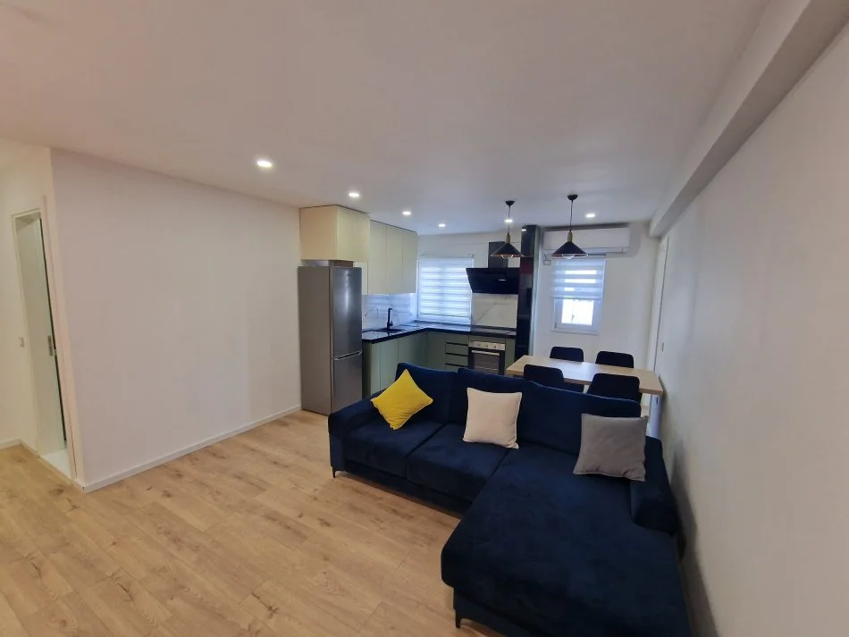 Durres, shitet apartament 2+1+Aneks+Ballkon Kati 3, 104 m² 180.000 € (Rruga Taulantia)