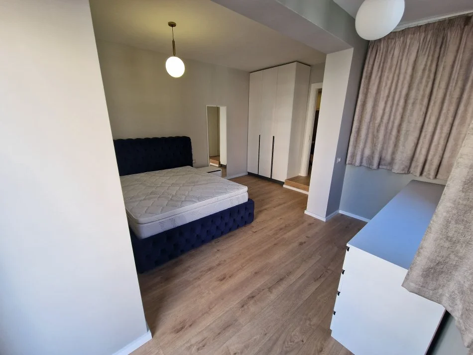 Durres, shitet apartament 2+1+Aneks+Ballkon Kati 3, 104 m² 180.000 € (Rruga Taulantia)