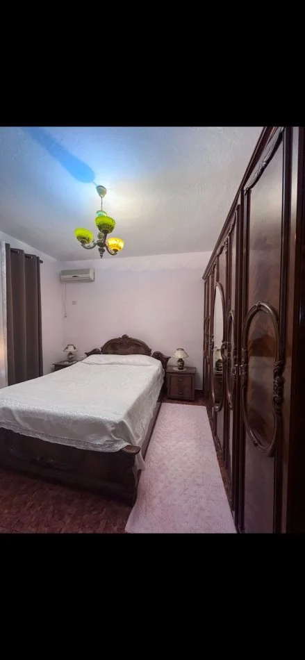 Tirane, jepet me qera shtepi 2+1+Ballkon Kati 1, 120 m² 5.000 € (Spitali Ushtarak)