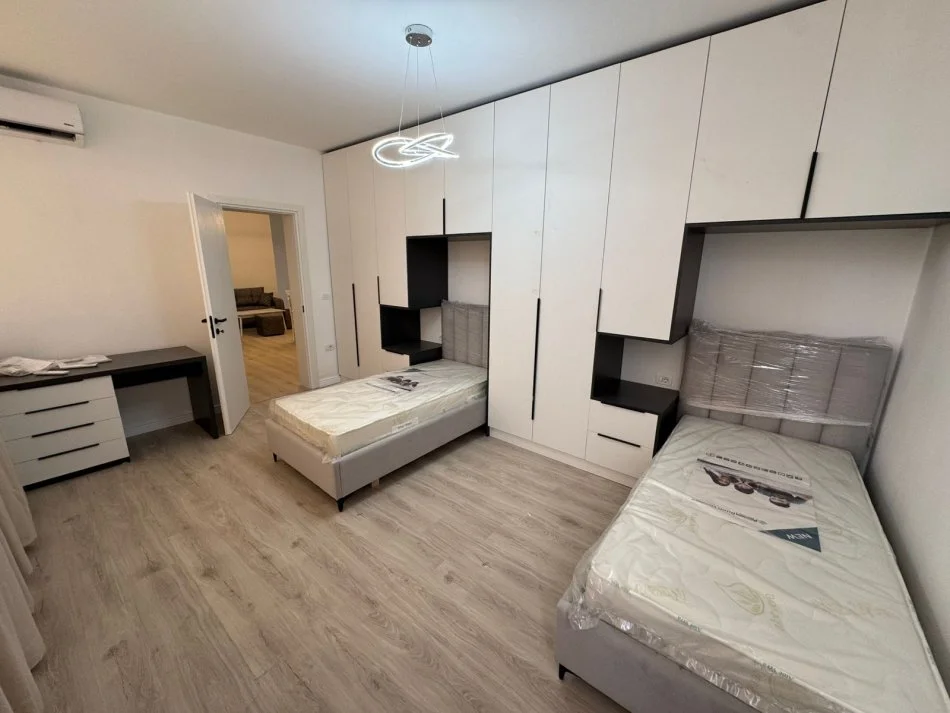 Durres, jepet me qera apartament 2+1+Aneks+Ballkon Kati 12, 112 m² 500 € (Ish UKD)