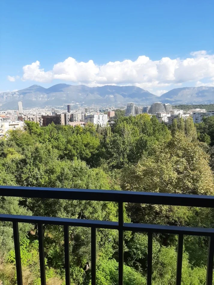 Tirane, jepet me qera apartament 1+1+Ballkon Kati 5, 75 m² 600 € (Kodra Diellit 1 ( Tek ish Universitet New Yourk))