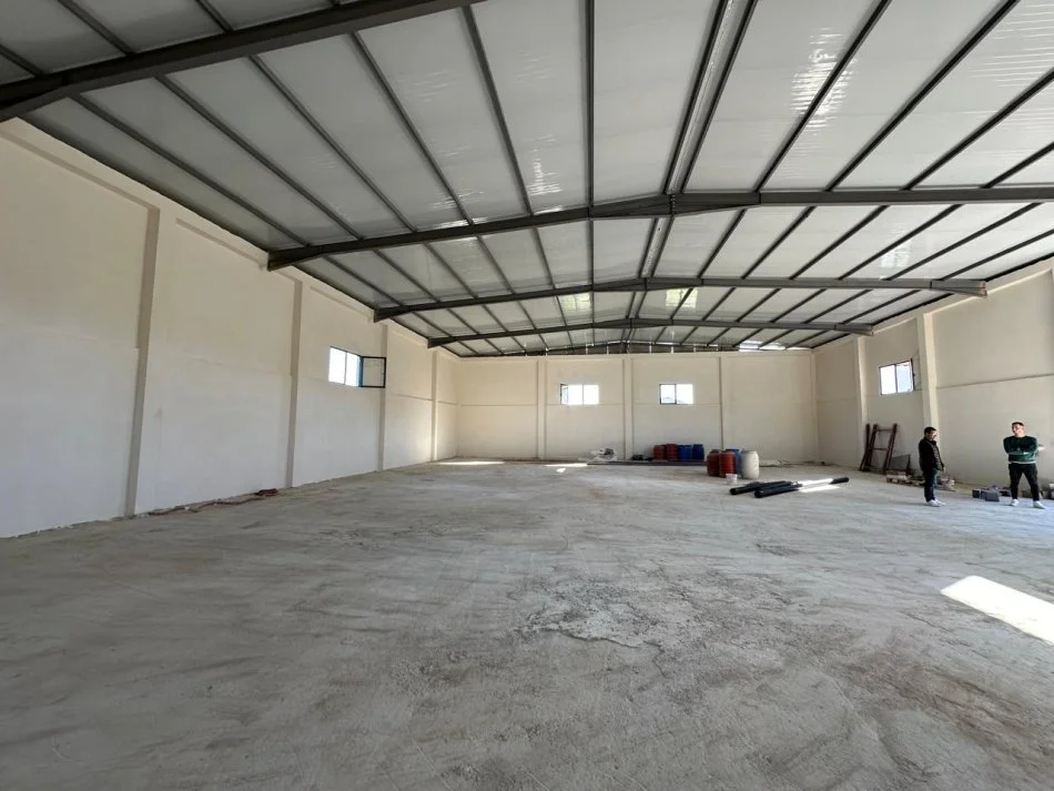 Tirane, jepet me qera magazine Kati 0, 800 m² 2.000 € (Prush)