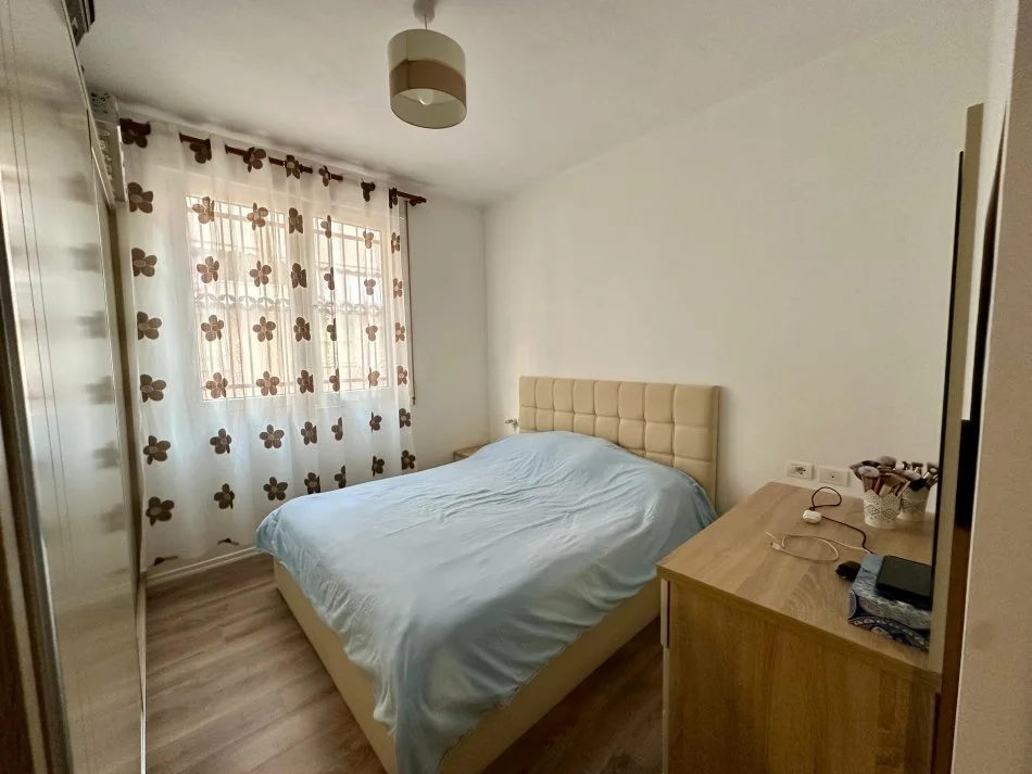 Tirane, shitet apartament 1+1 Kati 1, 52 m² 105.000 € (Rruga Rexhep Pinari)