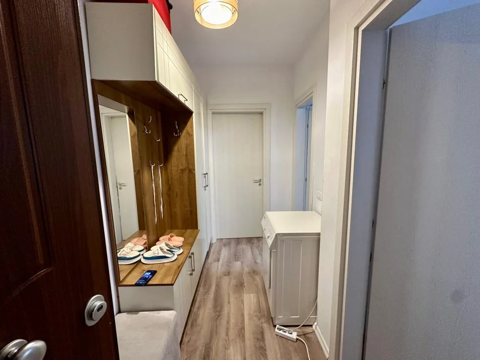 Tirane, shitet apartament 1+1 Kati 1, 52 m² 105.000 € (Rruga Rexhep Pinari)
