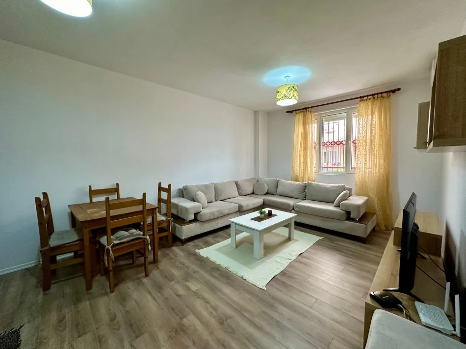 Tirane, shitet apartament 1+1 Kati 1, 52 m² 105.000 € (Rruga Rexhep Pinari)