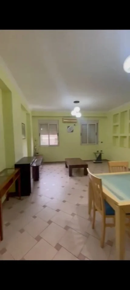 Tirane, jepet me qera apartament 1+1 Kati 2, 74 m² 650 € (Rruga e Ambasadave)