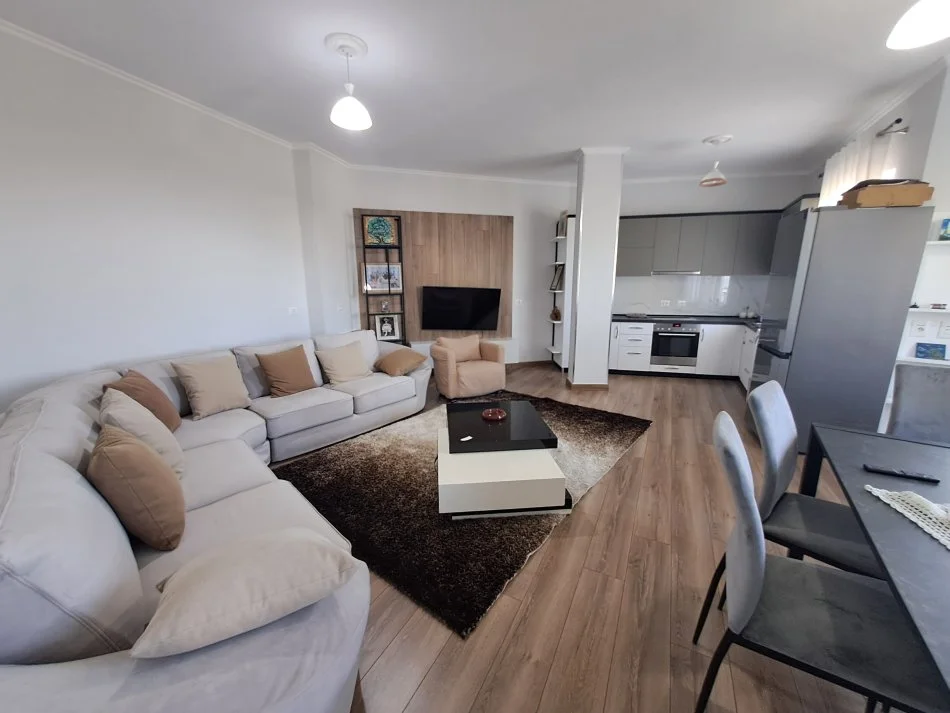 Shtepi private me qira ne Linze 500 Euro