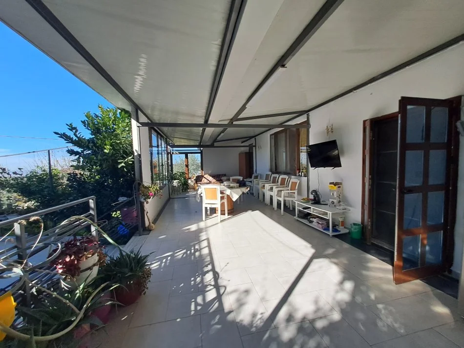 Tirane, Shtepi private me qira 450 € (Linze)