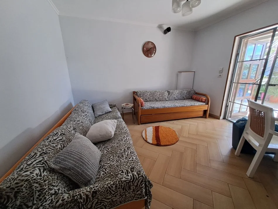 Tirane, Shtepi private me qira 450 € (Linze)