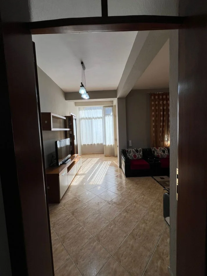 Tirane, jepet me qera Vile Kati 2, 134 m² 700 € (Yzberisht)