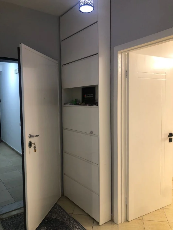 Tirane, jepet me qera apartament 2+1 Kati 3, 100 m² 650 € (Komuna Parisit)