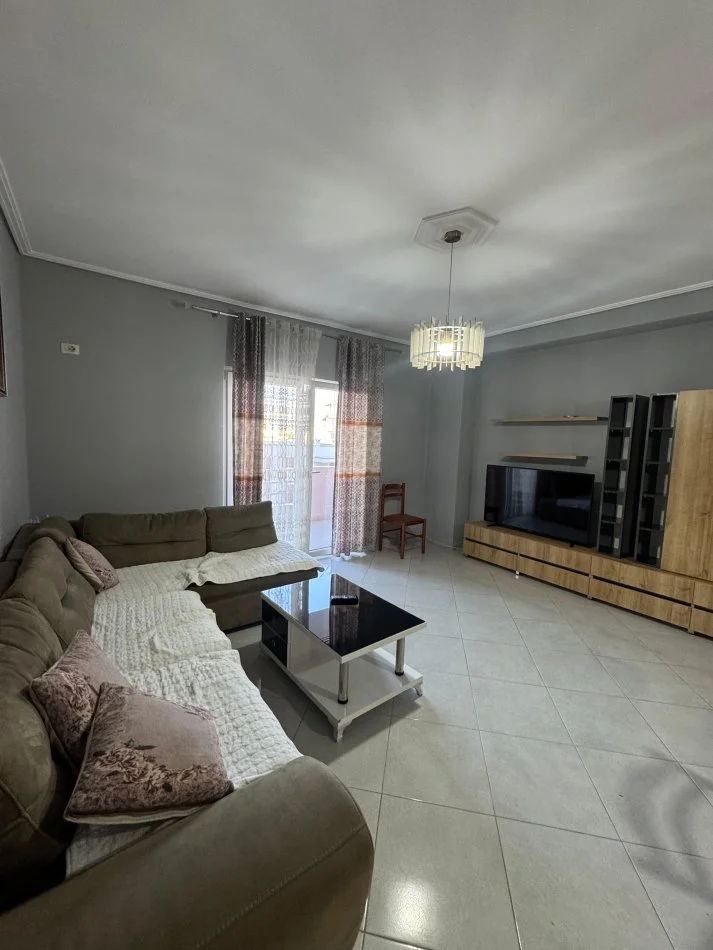 Tirane, jepet me qera 2+1+Ballkon Kati 4, 110 m² 400 € (loni ligori)