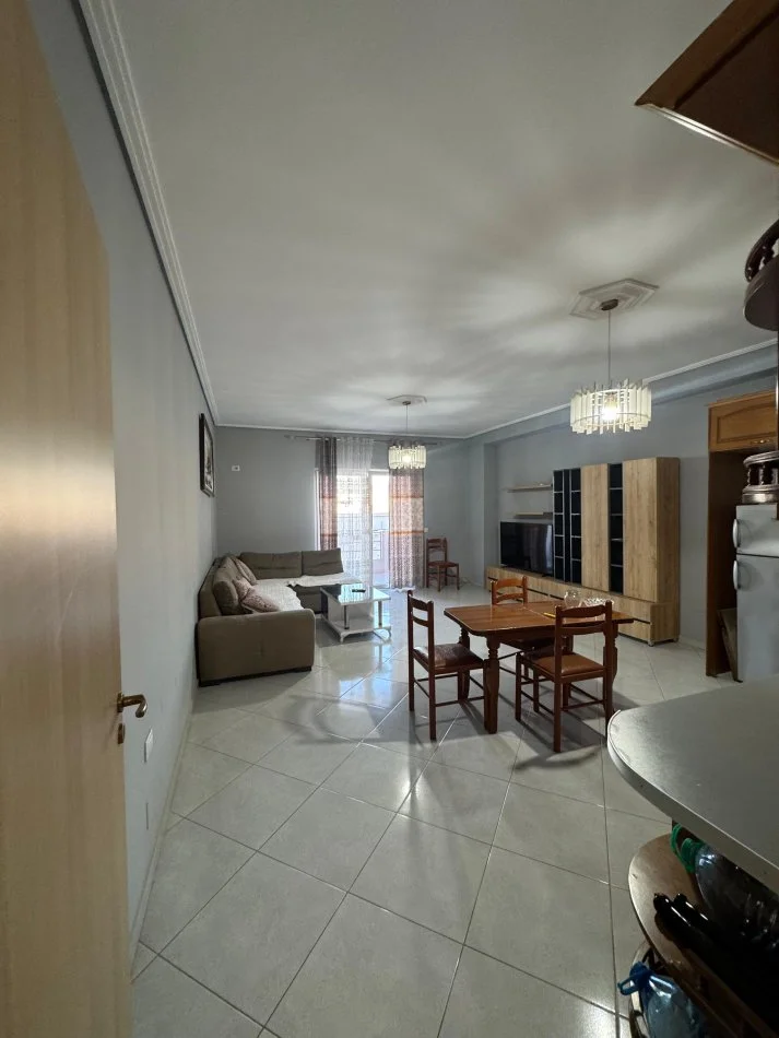 Tirane, jepet me qera 2+1+Ballkon Kati 4, 110 m² 400 € (loni ligori)