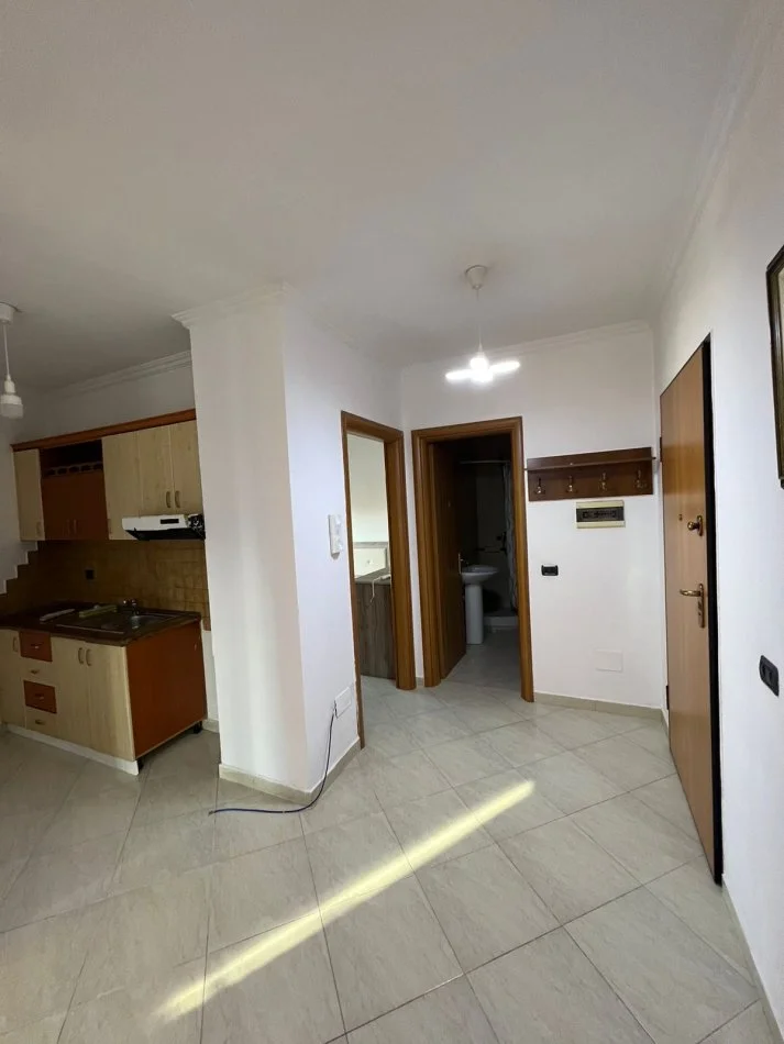 Tirane, jepet me qera apartament 2+1 Kati 10, 61 m² 600 € 