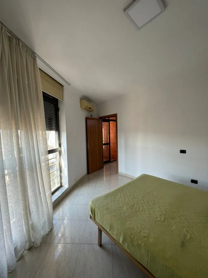 Tirane, jepet me qera apartament 2+1 Kati 10, 61 m² 600 € 