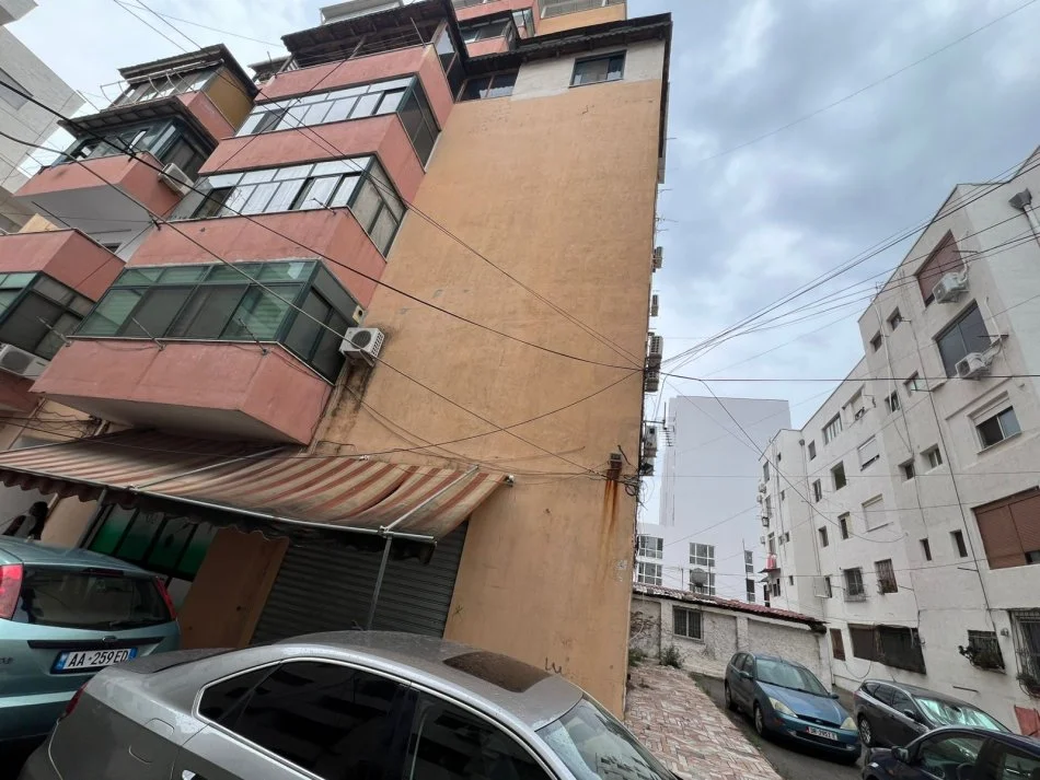 Durres, shitet apartament 2+1 Kati 3, 105 m² 105.000 € (UKD, Durres)