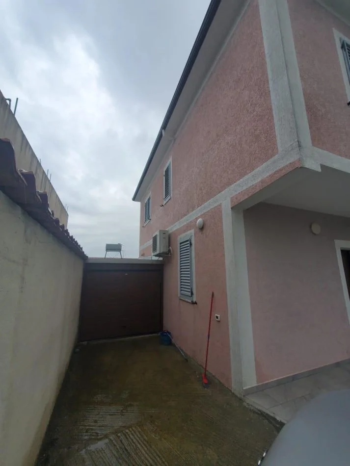 Durres, shitet Vile 3+1+Aneks+Ballkon Kati 2, 290 m² 300.000 € (Sauku i Ri)