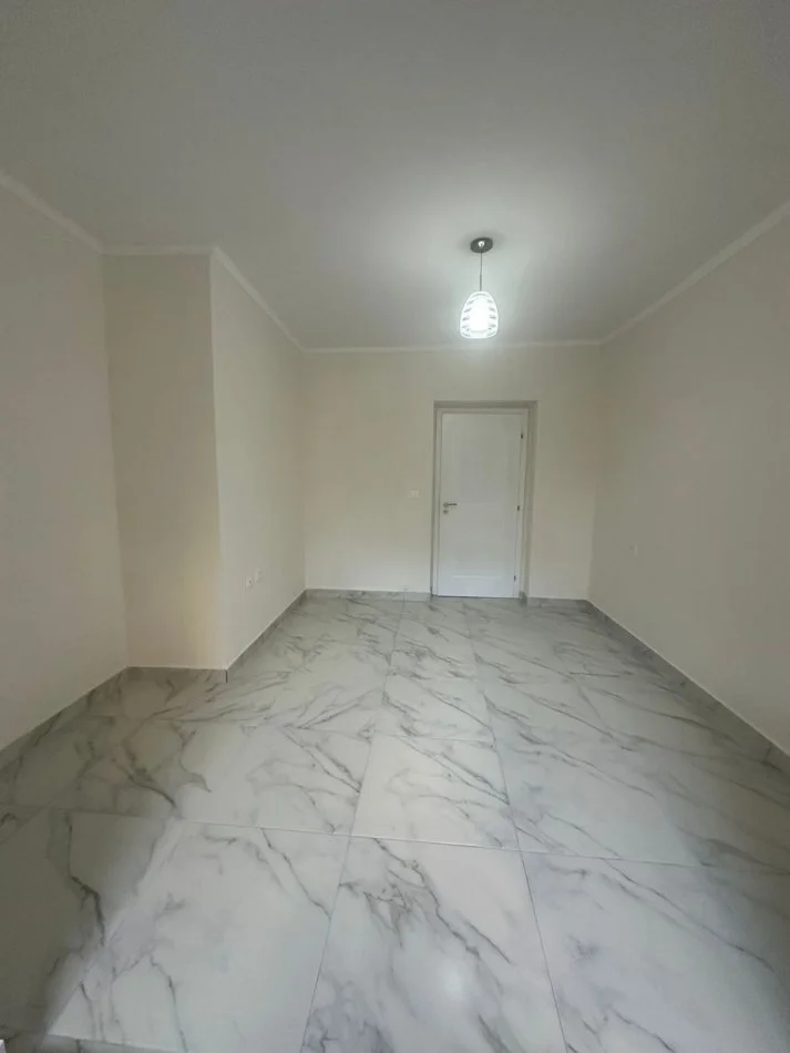 Tirane, jepet me qera zyre Kati 3, 70 m² 800 € (Myslym Shyri)