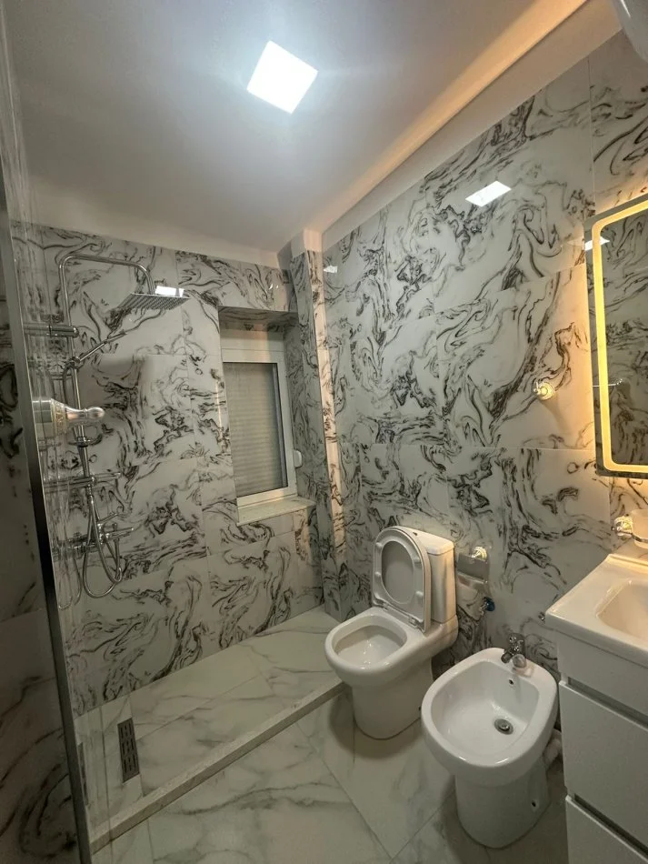 Tirane, jepet me qera zyre Kati 3, 70 m² 800 € (Myslym Shyri)