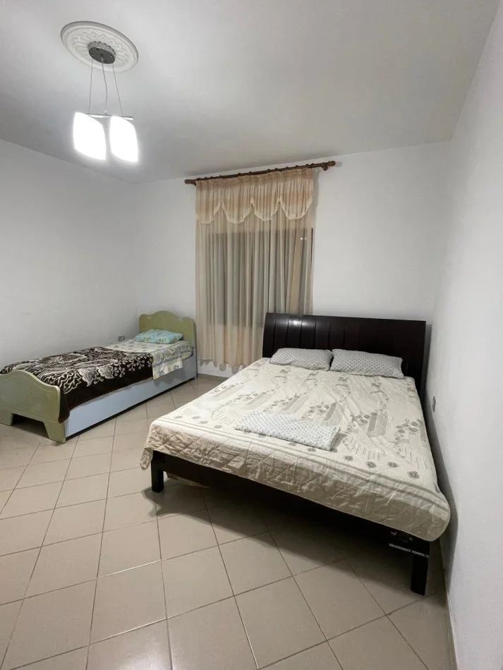 Tirane, jepet me qera apartament 2+1 Kati 1, 100 m² 400 € (Liqeni i Thate)