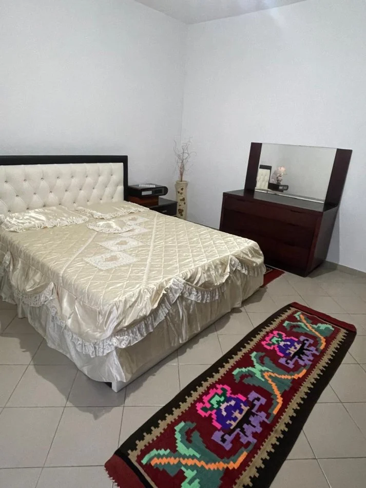 Tirane, jepet me qera apartament 2+1 Kati 1, 100 m² 400 € (Liqeni i Thate)