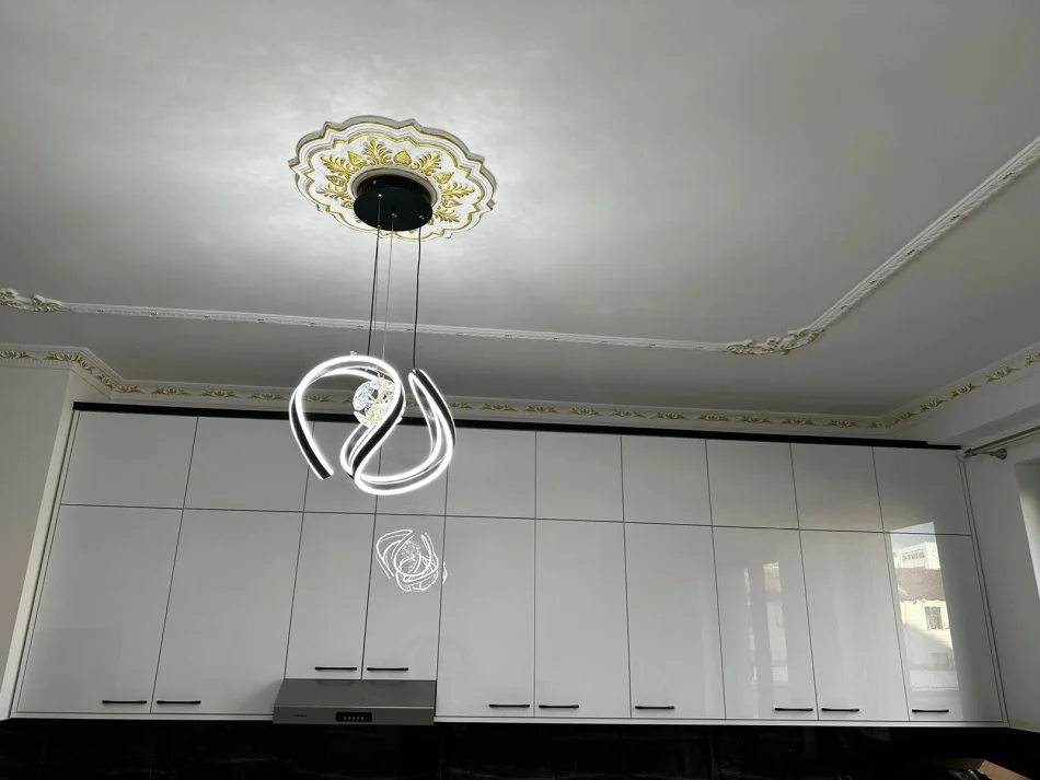 Tirane, jepet me qera apartament 2+1 Kati 1, 115 m² 900 € (medreseja)