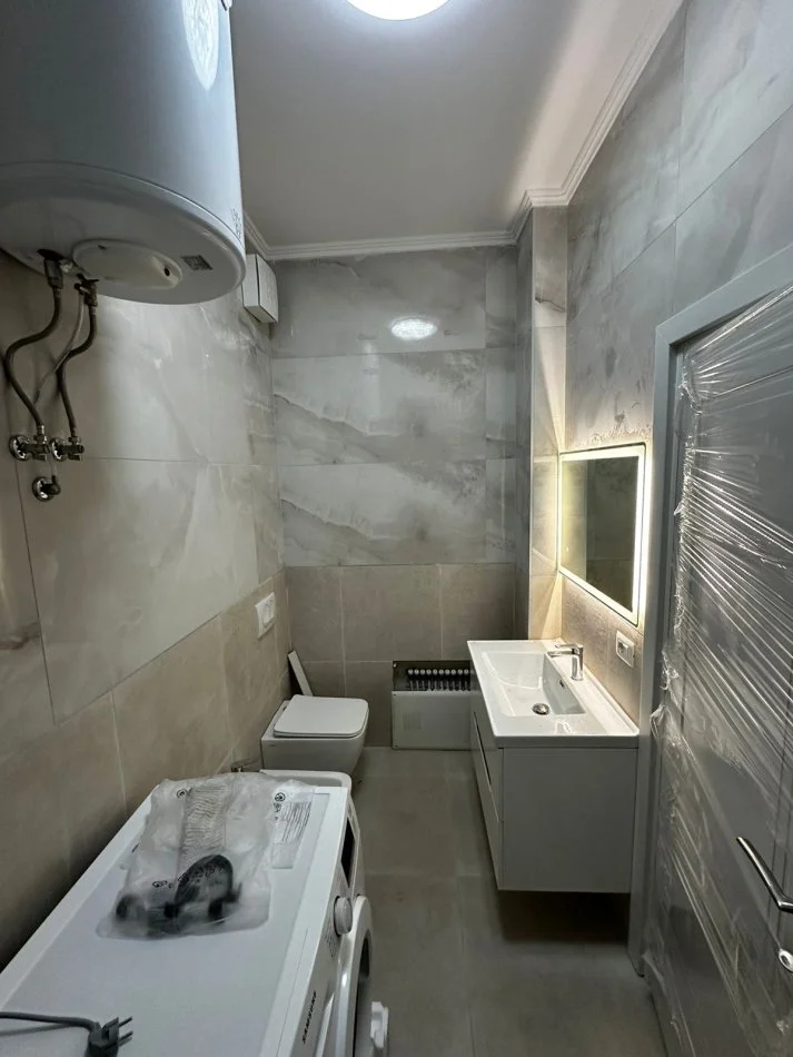 Tirane, jepet me qera apartament 2+1 Kati 1, 115 m² 900 € (medreseja)