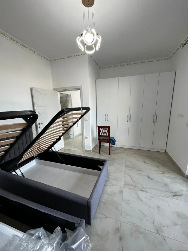 Tirane, jepet me qera apartament 2+1 Kati 1, 115 m² 900 € (medreseja)