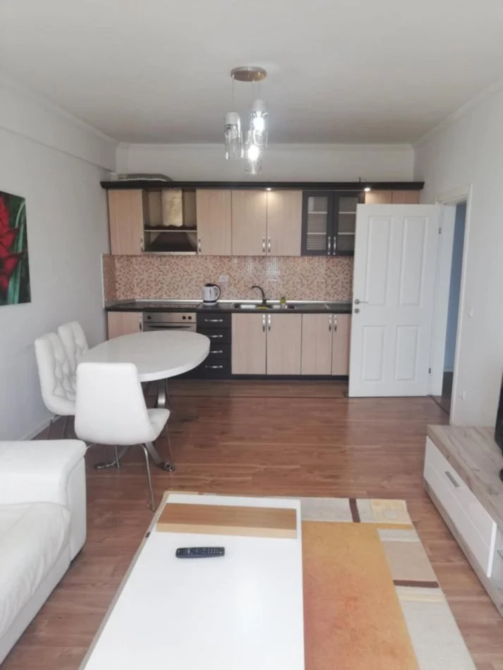 Durres, jepet me qera apartament 1+1 Kati 5, 55 m² 380 € (Shetitore Taulantia)