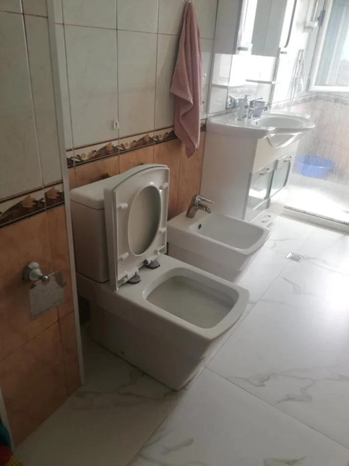 Durres, jepet me qera apartament 1+1 Kati 5, 55 m² 380 € (Shetitore Taulantia)
