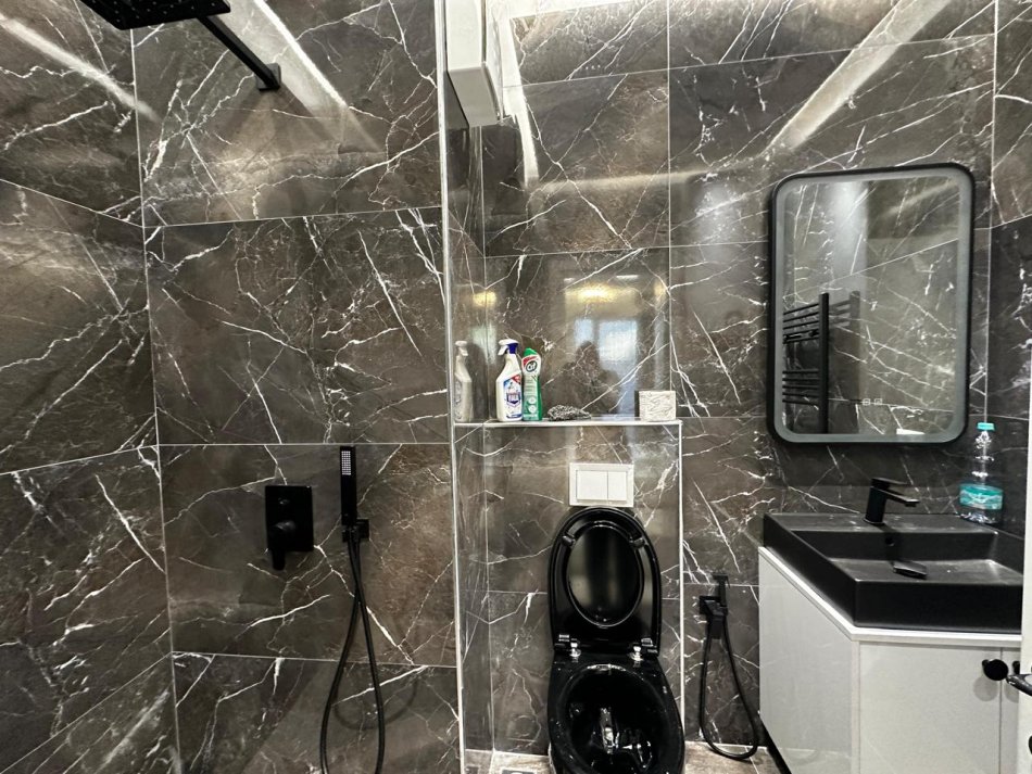Tirane, jepet me qera apartament 2+1+Aneks+Ballkon Kati 5, 117 m² 1.000 € (Farmacia 10, Kompleksi Arlis)