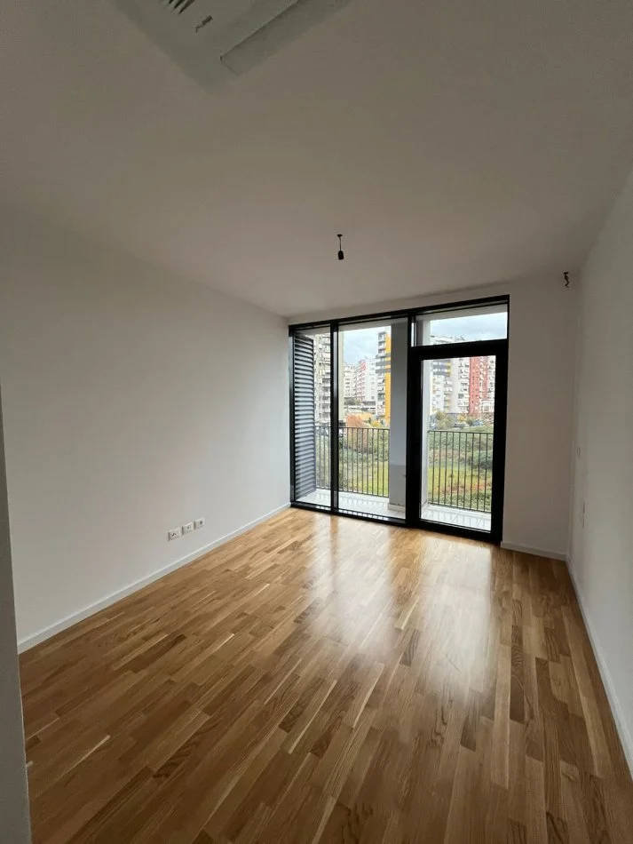 Tirane, jepet me qera apartament 1+1+Ballkon Kati 3, 69 m² 850 € (Rruga Kosovareve)