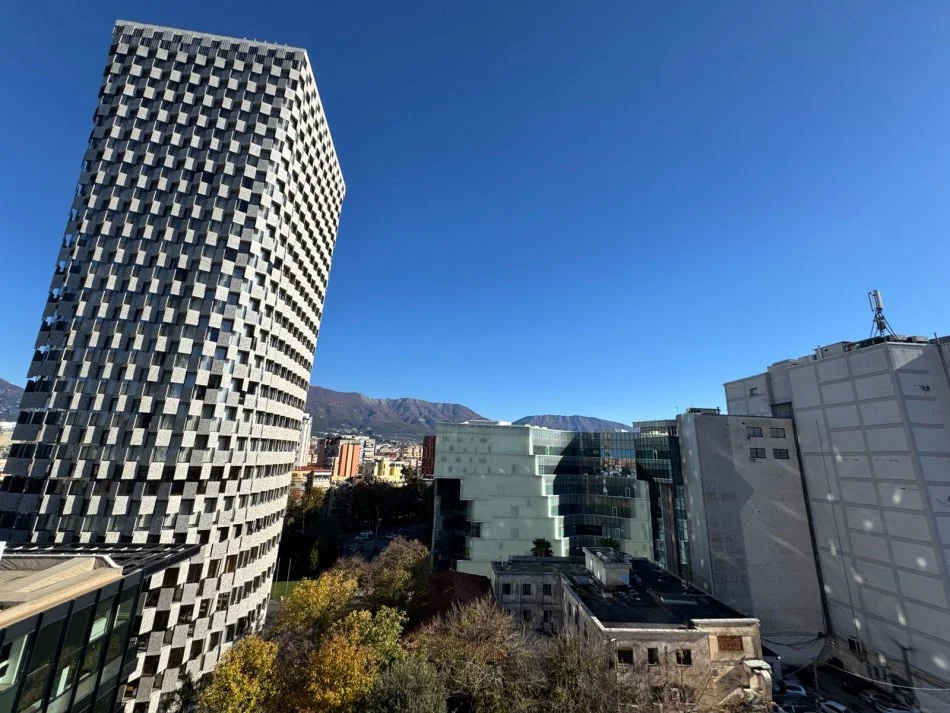 Tirane, jepet me qera zyre Kati 8, 145 m² 2.000 € (TORRE DRIN QENDER)