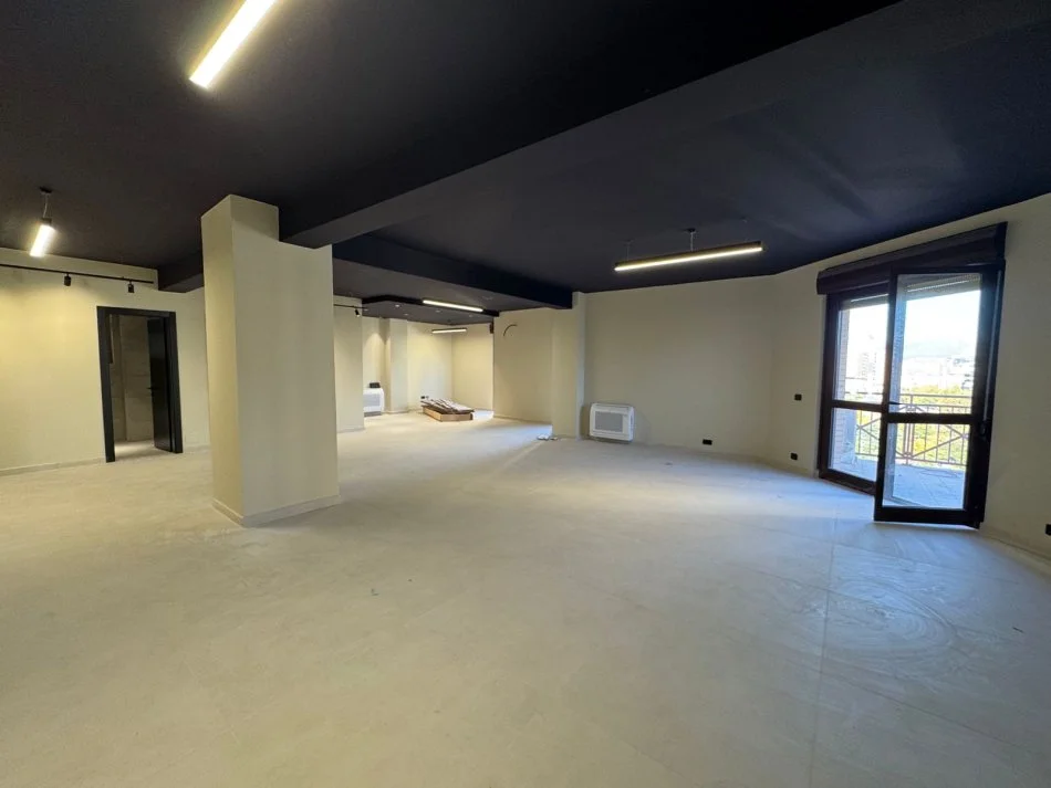 Tirane, jepet me qera zyre Kati 8, 145 m² 2.000 € (TORRE DRIN QENDER)