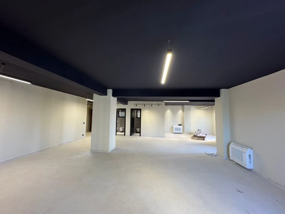 Tirane, jepet me qera zyre Kati 8, 145 m² 2.000 € (TORRE DRIN QENDER)