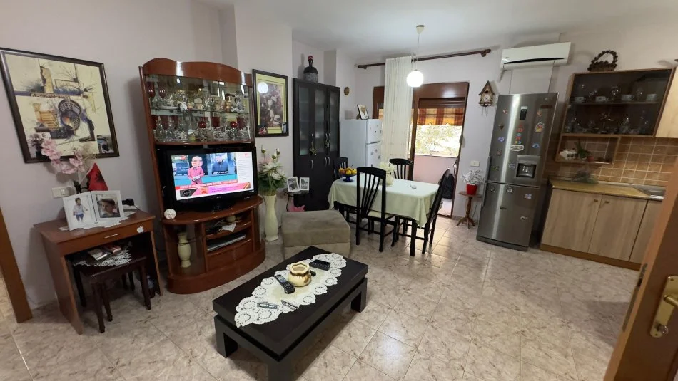 Tirane, shes apartament 1+1+Ballkon Kati 2, 79 m² 199.000 € (rruga e bogdaneve)