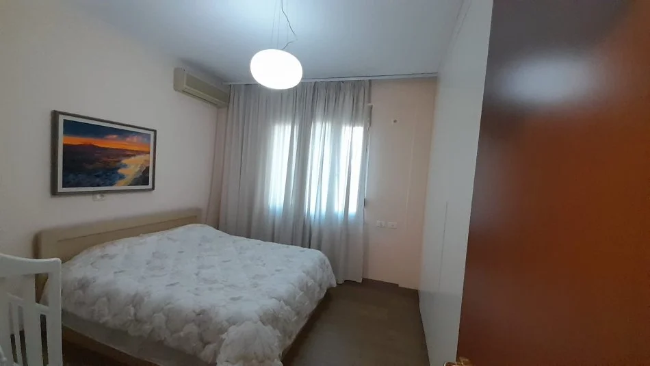 Tirane,  Apartament 1+1 me qira Kati 4, 89 m² 750 € (Mslym Shyri)