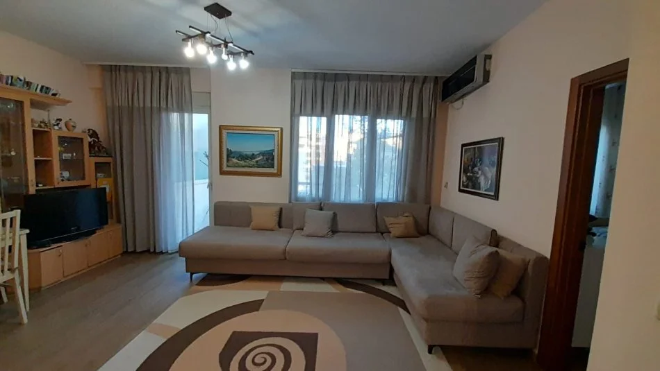 Tirane,  Apartament 1+1 me qira Kati 4, 89 m² 750 € (Mslym Shyri)