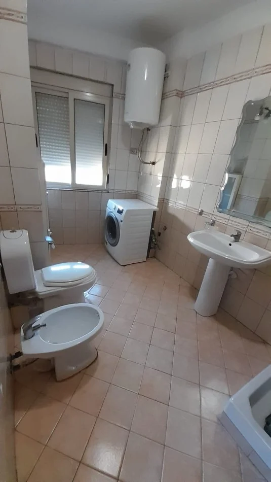 Tirane, Apartament 1+1 me qira Kati 2, 87 m² 600 €  Ministria Arsimit