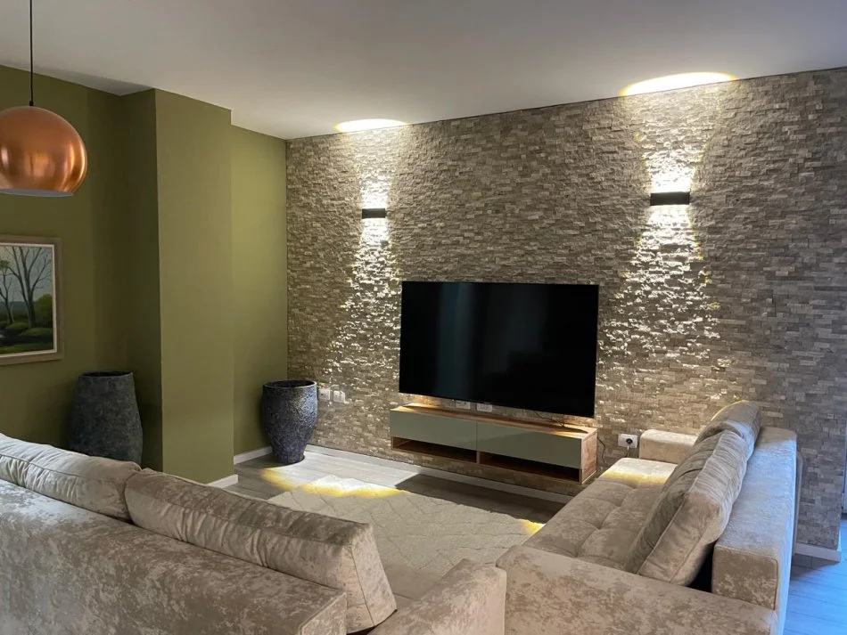 Tirane, jepet me qera apartament 1+1+Ballkon Kati 3, 78 m² 650 € (Stadiumi Arena Kombetare)