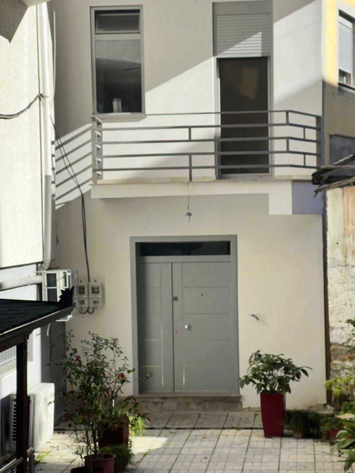 !DHENE! Durres, jepet me qera ambjent biznesi Kati 2, 120 m² 300 €
