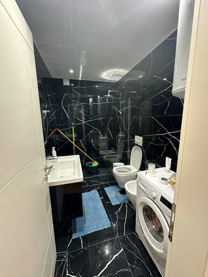 Tirane, shitet apartament 2+1+Ballkon Kati 2, 77 m² 160.000 € (kompleksi kontakt)