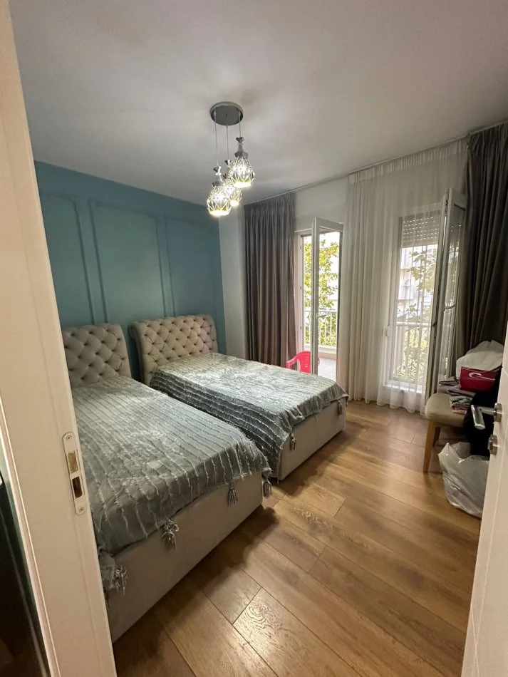 Tirane, shitet apartament 2+1+Ballkon Kati 2, 77 m² 160.000 € (kompleksi kontakt)