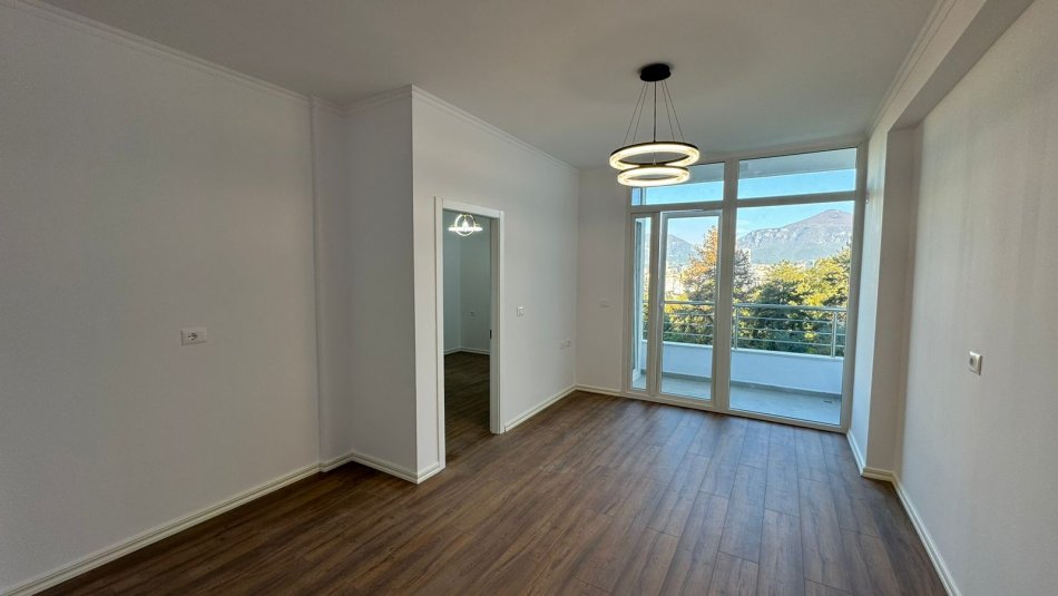 Tirane, shitet apartament 1+1+Ballkon Kati 4, 63 m² 119.000 € (Kopeshti Botanik)