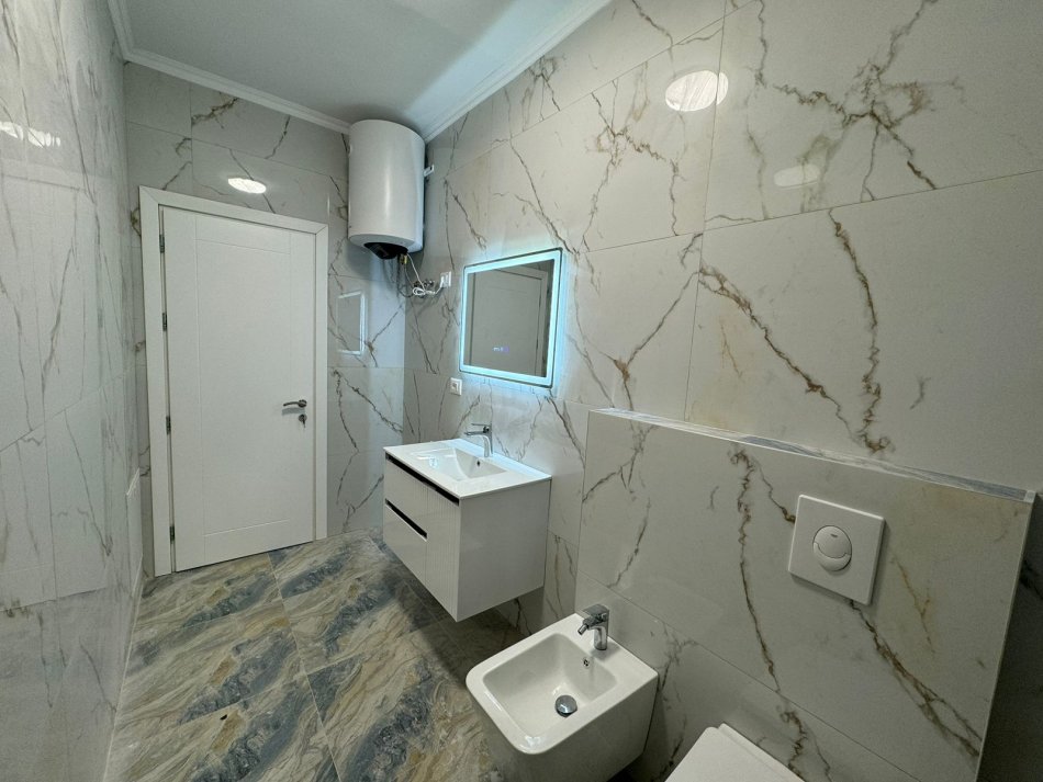 Tirane, shitet apartament 1+1+Ballkon Kati 4, 63 m² 119.000 € (Kopeshti Botanik)